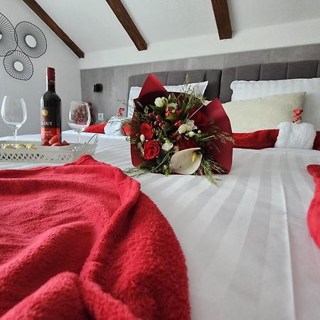 Ana Apartment Gracac  ภายนอก รูปภาพ