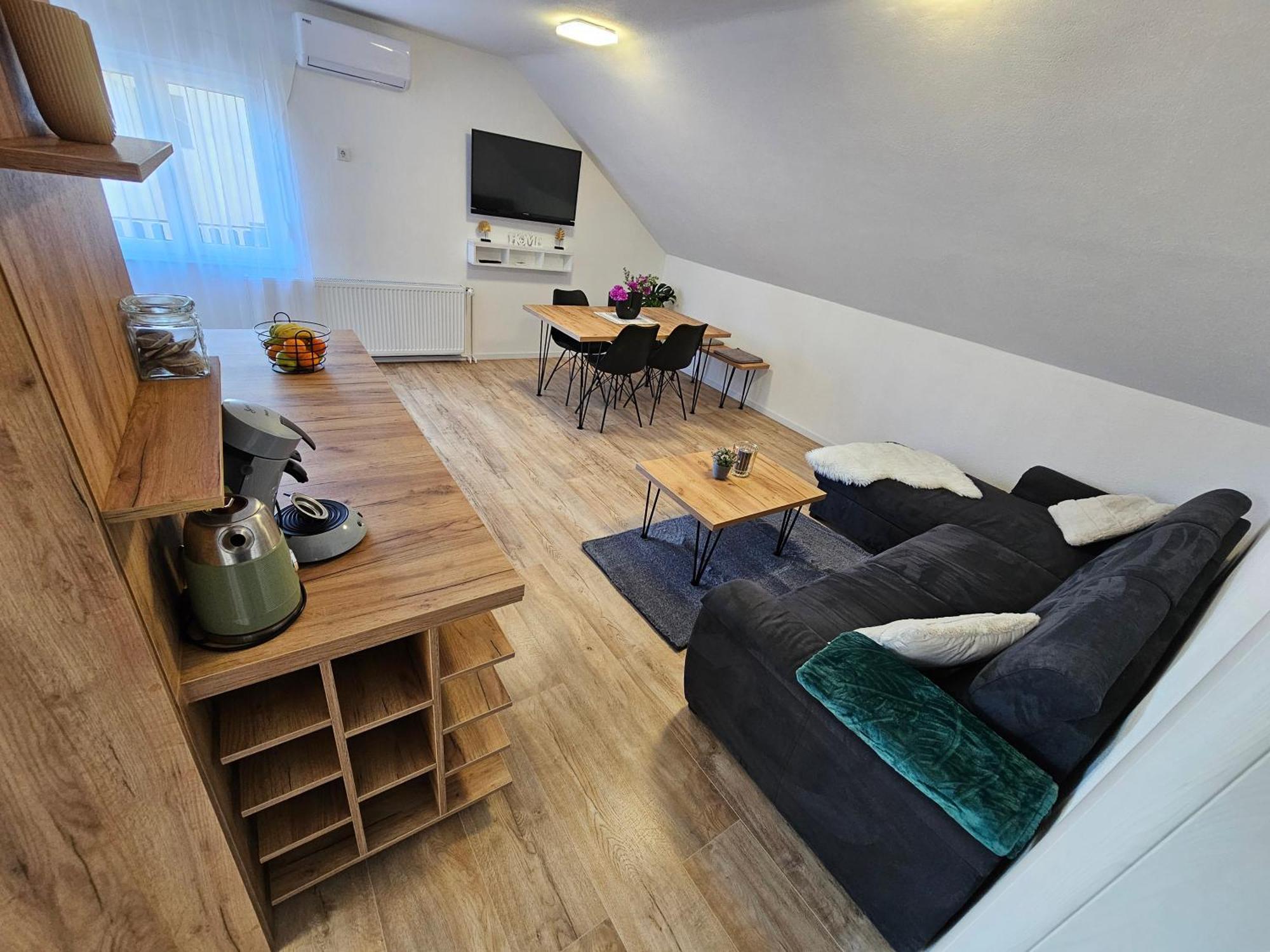 Ana Apartment Gracac  ภายนอก รูปภาพ