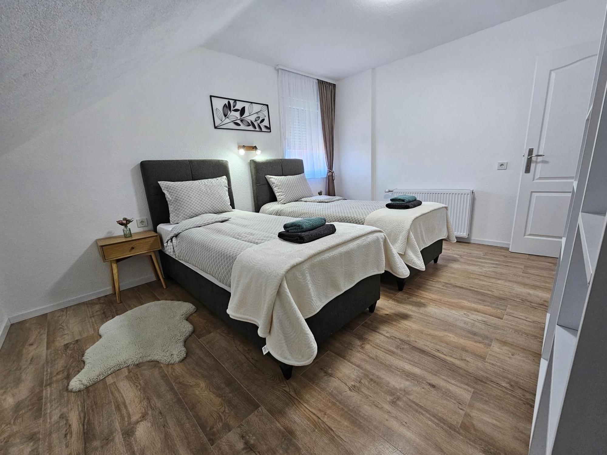 Ana Apartment Gracac  ภายนอก รูปภาพ
