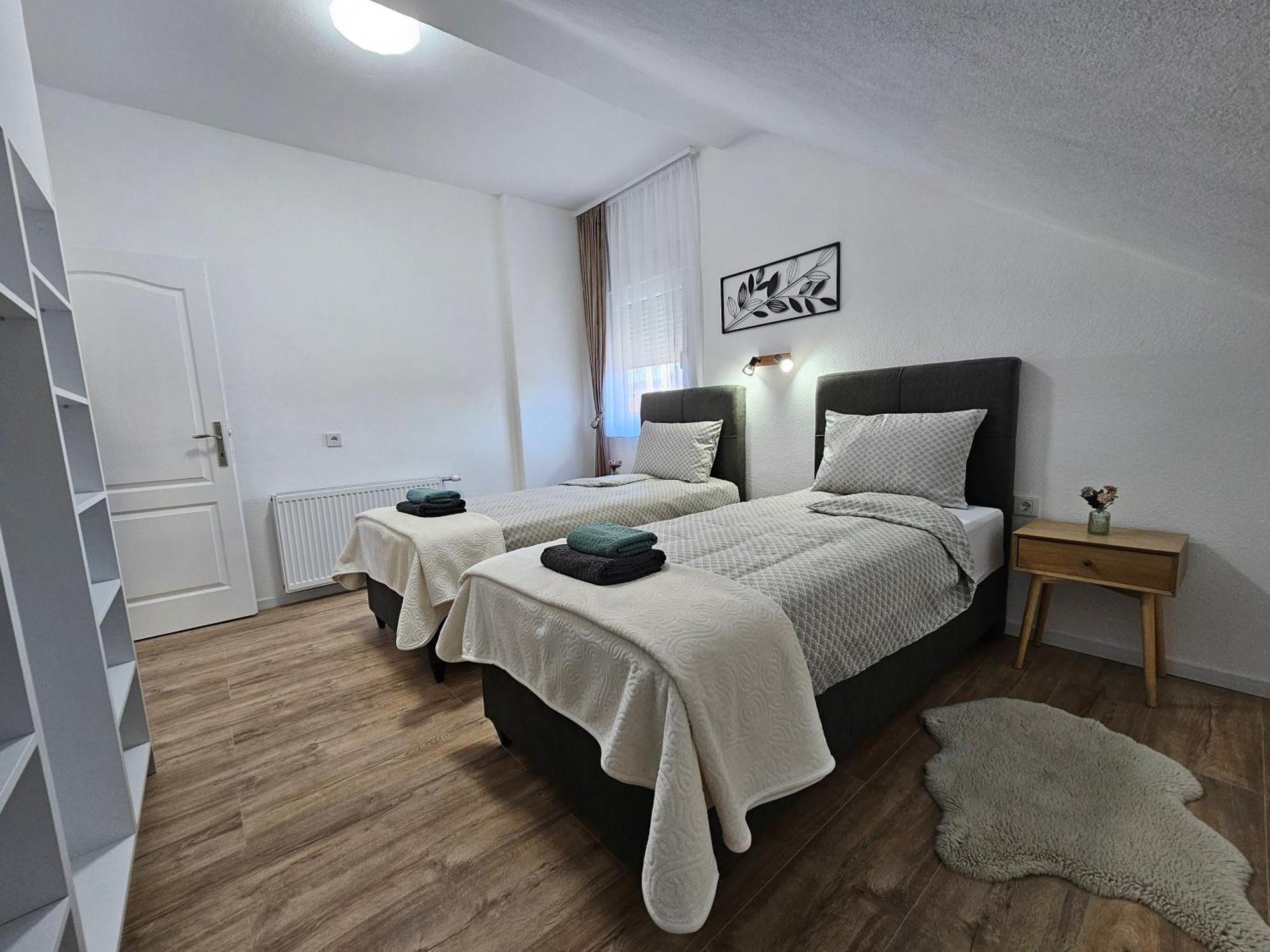 Ana Apartment Gracac  ภายนอก รูปภาพ