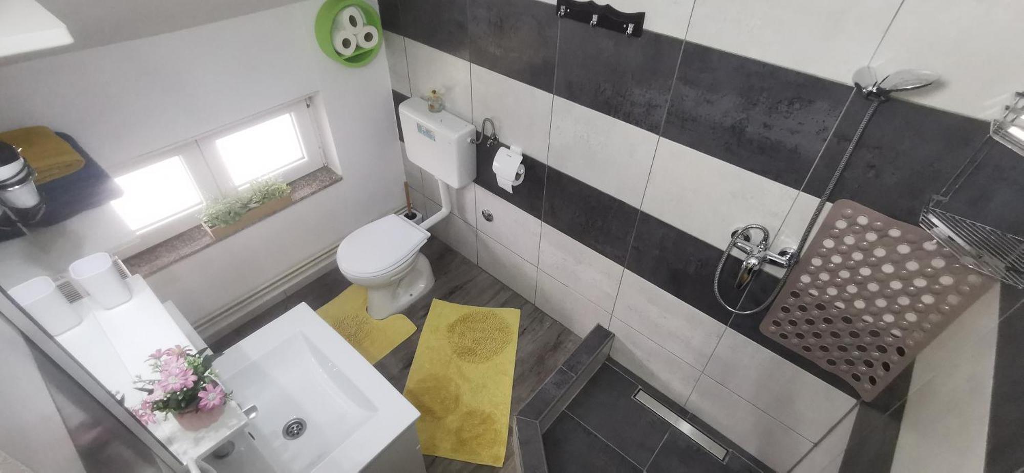 Ana Apartment Gracac  ภายนอก รูปภาพ