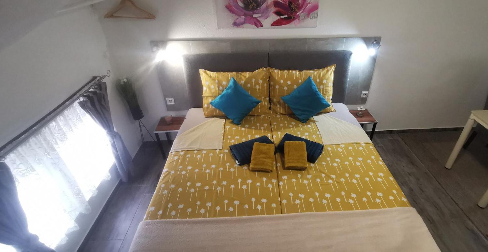 Ana Apartment Gracac  ภายนอก รูปภาพ