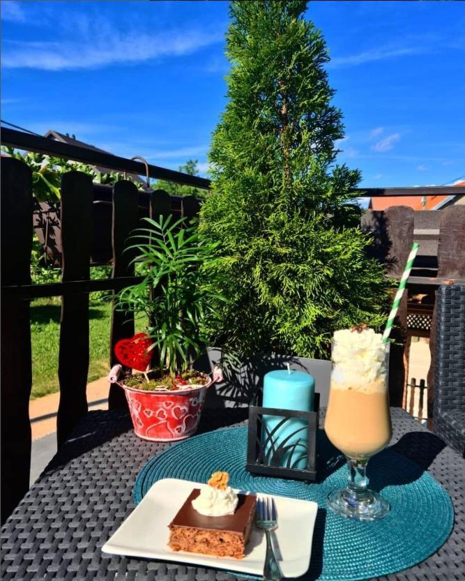Ana Apartment Gracac  ภายนอก รูปภาพ
