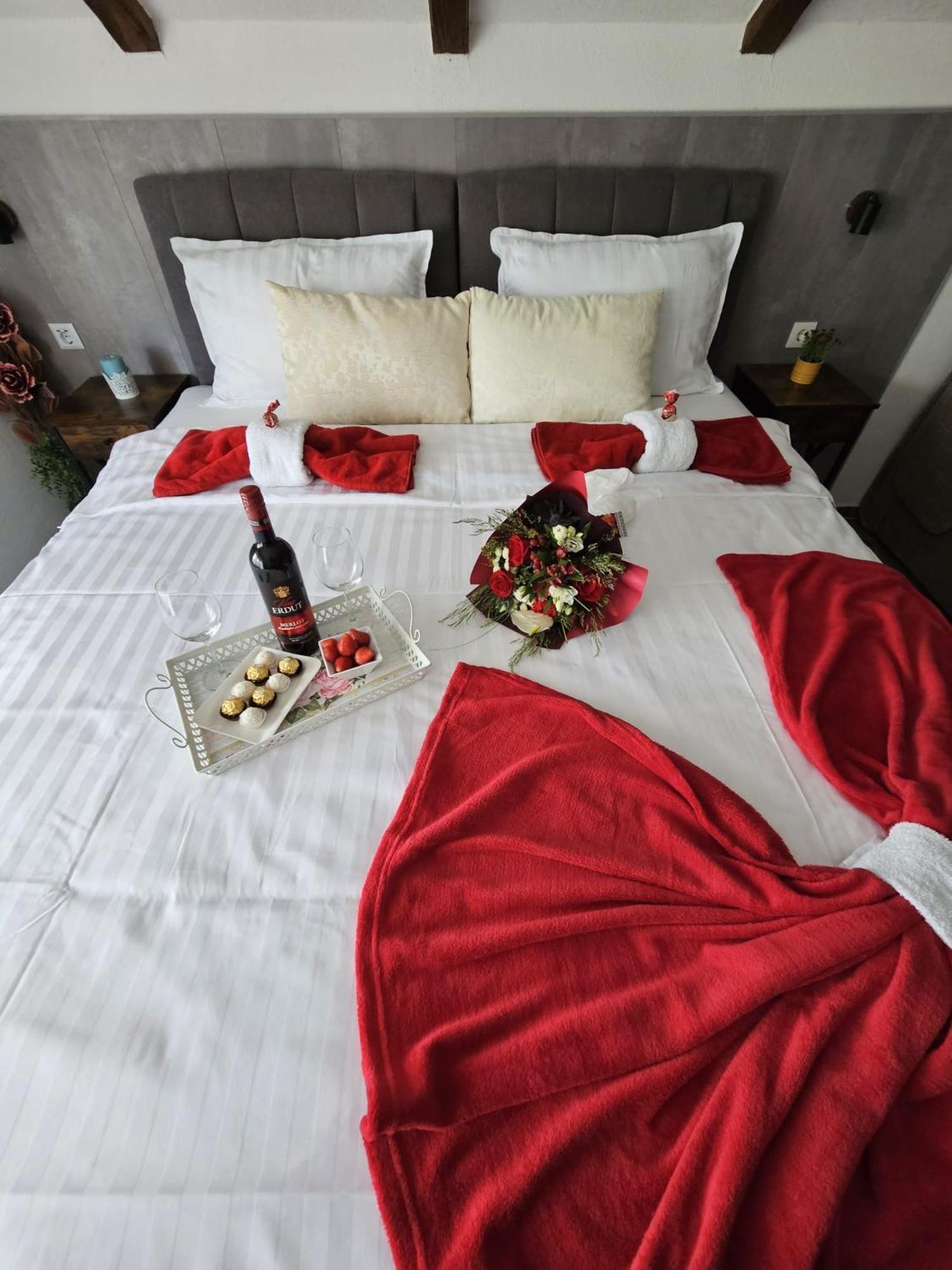 Ana Apartment Gracac  ภายนอก รูปภาพ