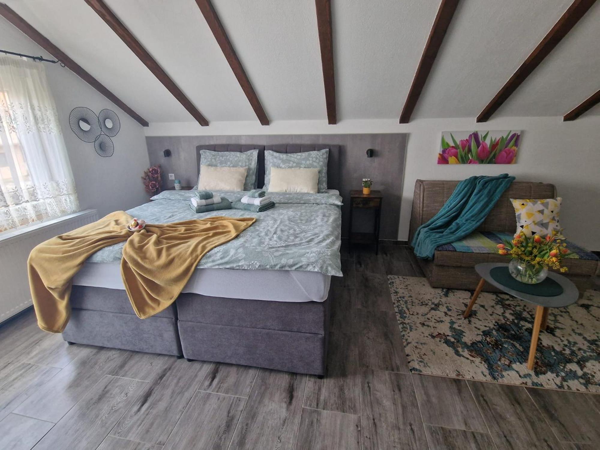Ana Apartment Gracac  ภายนอก รูปภาพ