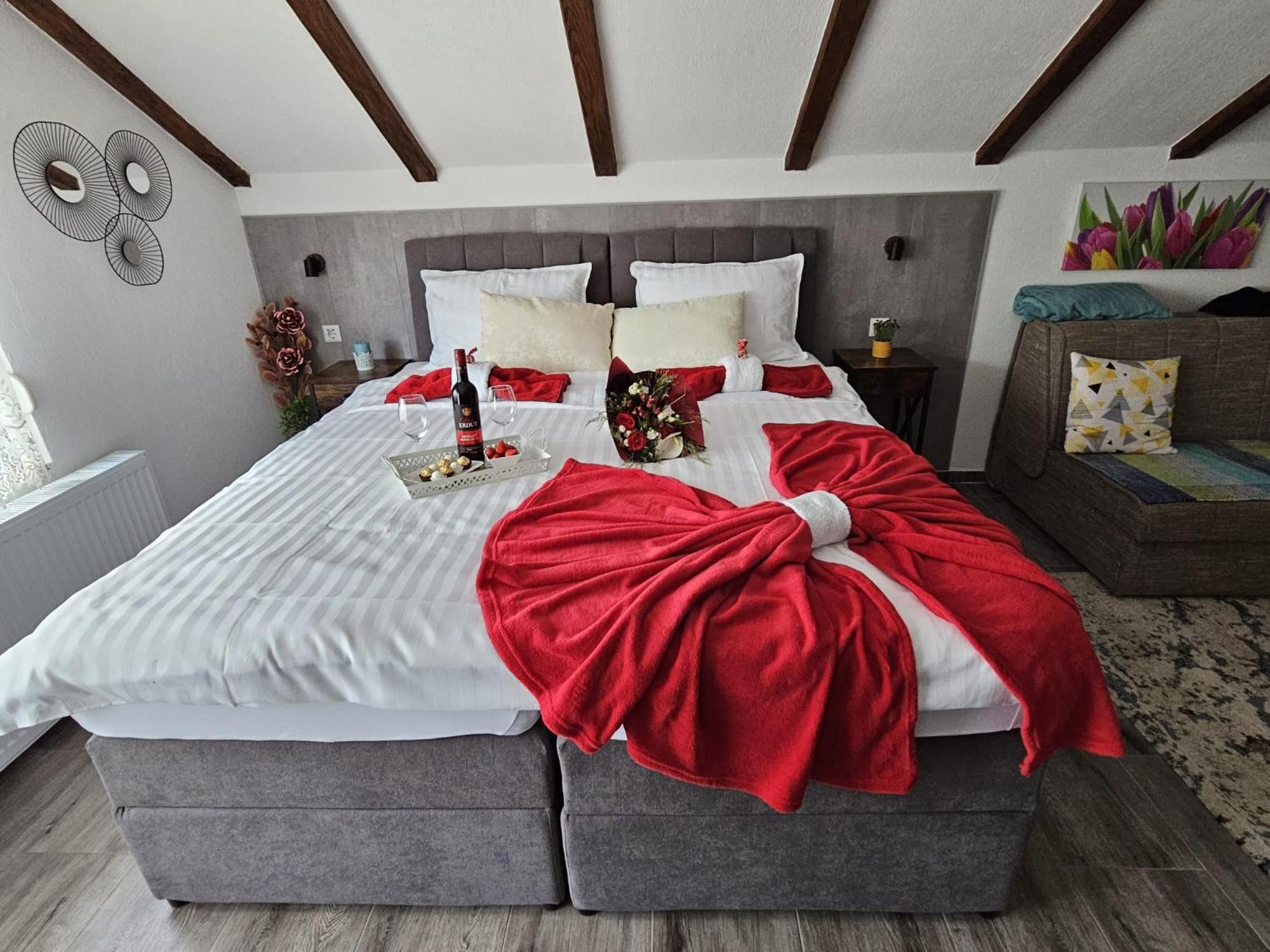 Ana Apartment Gracac  ภายนอก รูปภาพ